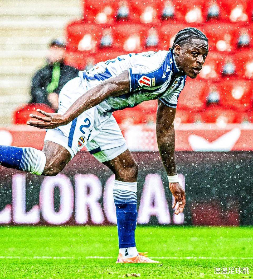 22岁10场西甲造9球!儿萨梦中锋仅3000万欧!4大豪门争得过巴萨吗